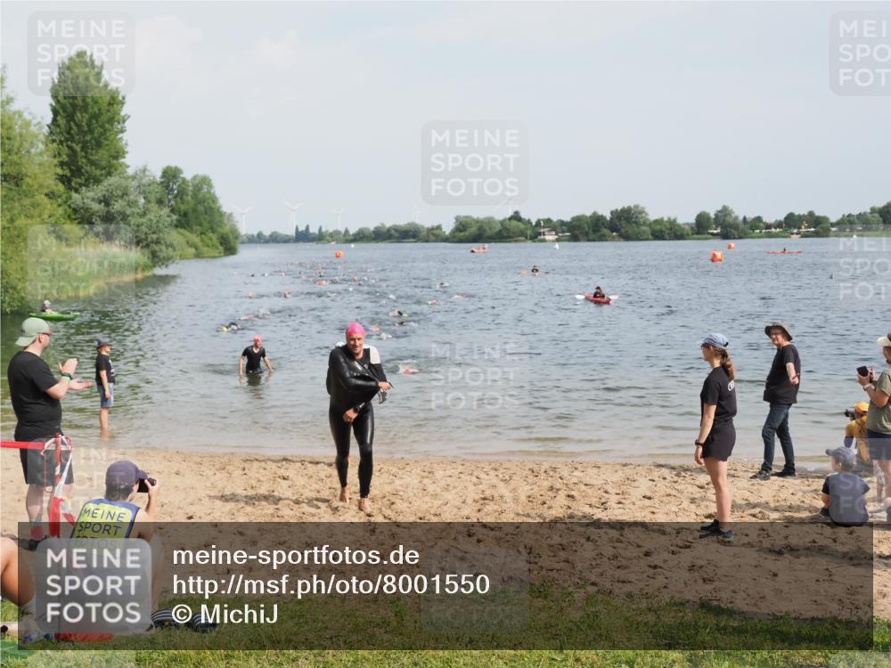 21.06.2025 - 27. Vierlanden-Triathlon MichiJ http://msf.ph/oto/8001550 15.06.2026 10:04:39 Schwimmen 390, 404, 452 meine-sportfotos.de