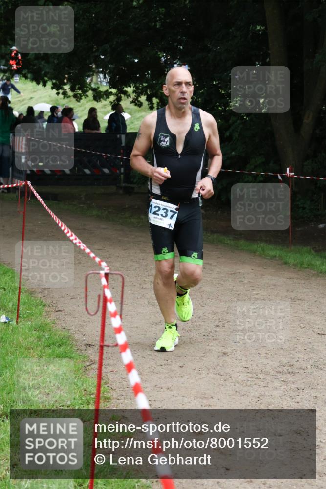 21.06.2025 - 27. Vierlanden-Triathlon Lena Gebhardt http://msf.ph/oto/8001552 15.06.2025 14:06:39 Laufen 1237 meine-sportfotos.de