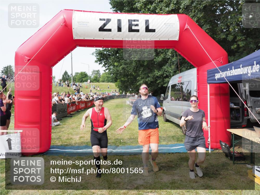 21.06.2025 - 27. Vierlanden-Triathlon MichiJ http://msf.ph/oto/8001565 15.06.2026 11:25:51 Ziel 622 meine-sportfotos.de