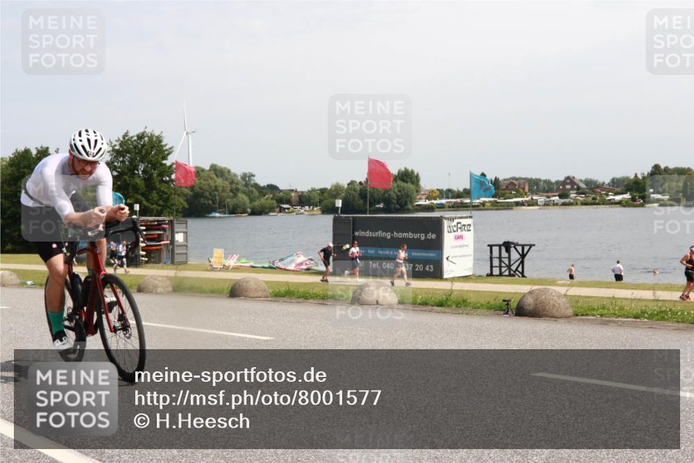 21.06.2025 - 27. Vierlanden-Triathlon H.Heesch http://msf.ph/oto/8001577 15.06.2025 11:45:36 Radfahren 728 meine-sportfotos.de