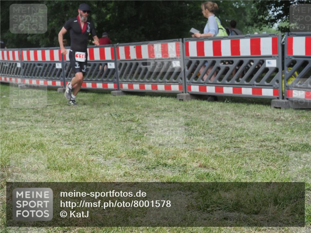 21.06.2025 - 27. Vierlanden-Triathlon KatJ http://msf.ph/oto/8001578 15.06.2025 12:55:14 Ziel 116 meine-sportfotos.de