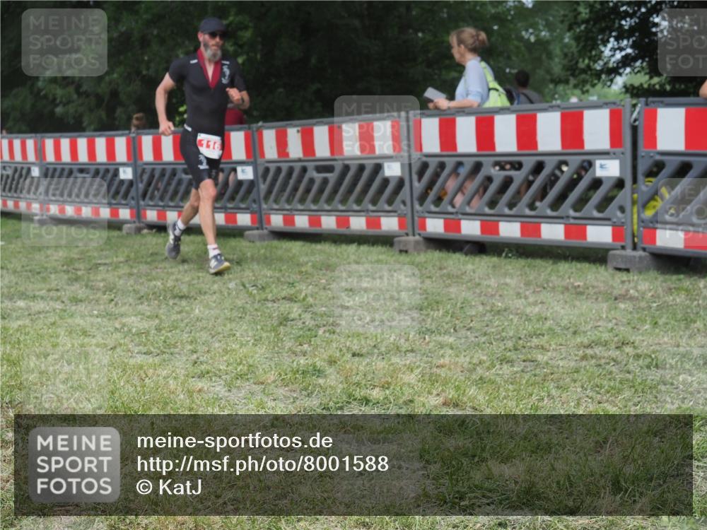 21.06.2025 - 27. Vierlanden-Triathlon KatJ http://msf.ph/oto/8001588 15.06.2025 12:55:14 Ziel 116 meine-sportfotos.de