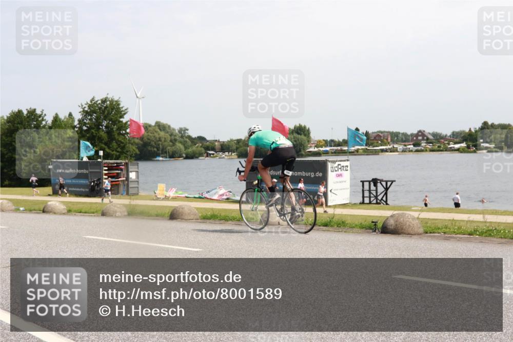 21.06.2025 - 27. Vierlanden-Triathlon H.Heesch http://msf.ph/oto/8001589 15.06.2025 11:45:37 Radfahren 645, 728 meine-sportfotos.de
