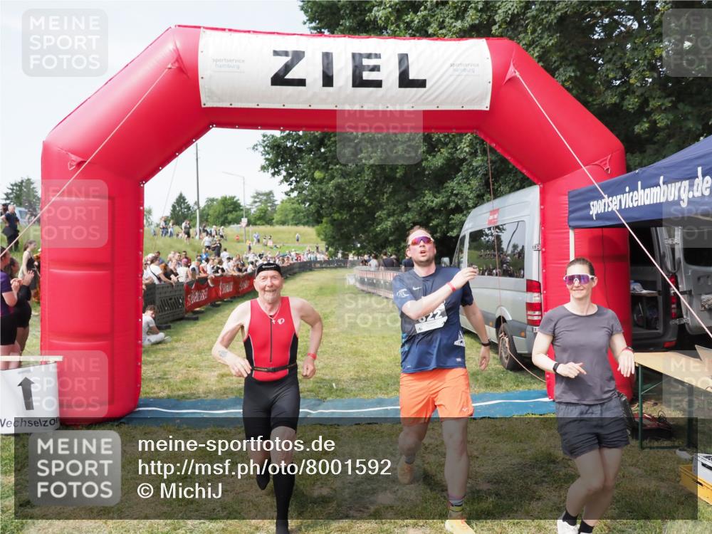 21.06.2025 - 27. Vierlanden-Triathlon MichiJ http://msf.ph/oto/8001592 15.06.2026 11:25:52 Ziel 622 meine-sportfotos.de