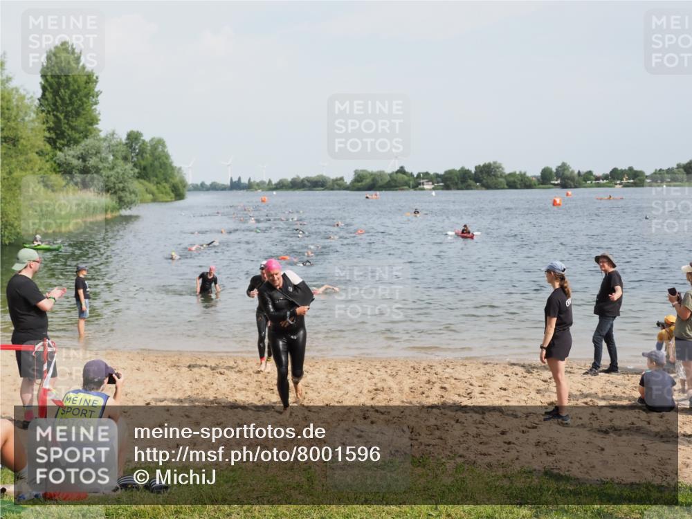 21.06.2025 - 27. Vierlanden-Triathlon MichiJ http://msf.ph/oto/8001596 15.06.2026 10:04:40 Schwimmen 390, 404, 452 meine-sportfotos.de