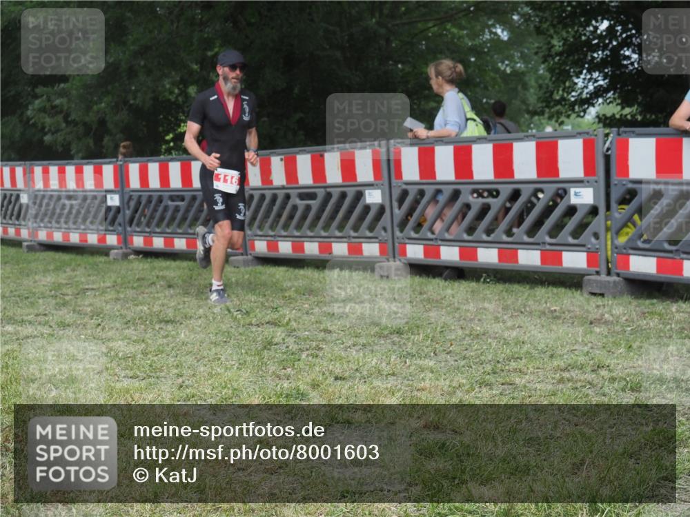 21.06.2025 - 27. Vierlanden-Triathlon KatJ http://msf.ph/oto/8001603 15.06.2025 12:55:14 Ziel 116 meine-sportfotos.de