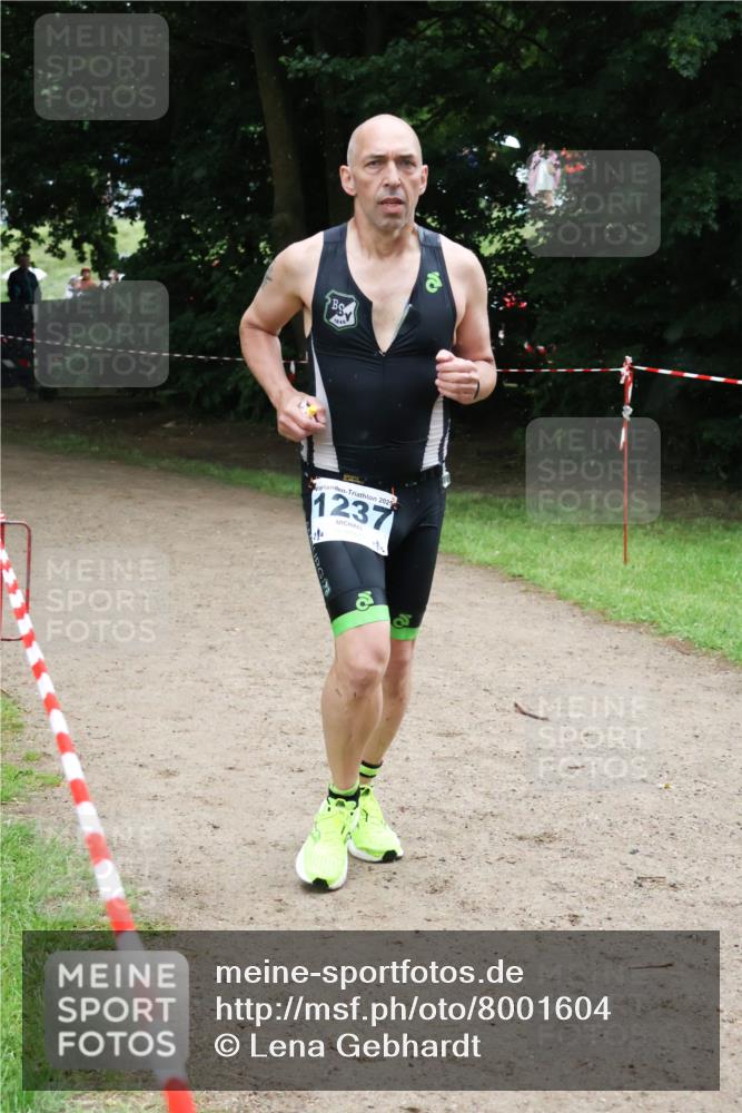 21.06.2025 - 27. Vierlanden-Triathlon Lena Gebhardt http://msf.ph/oto/8001604 15.06.2025 14:06:40 Laufen 2025, 1237 meine-sportfotos.de
