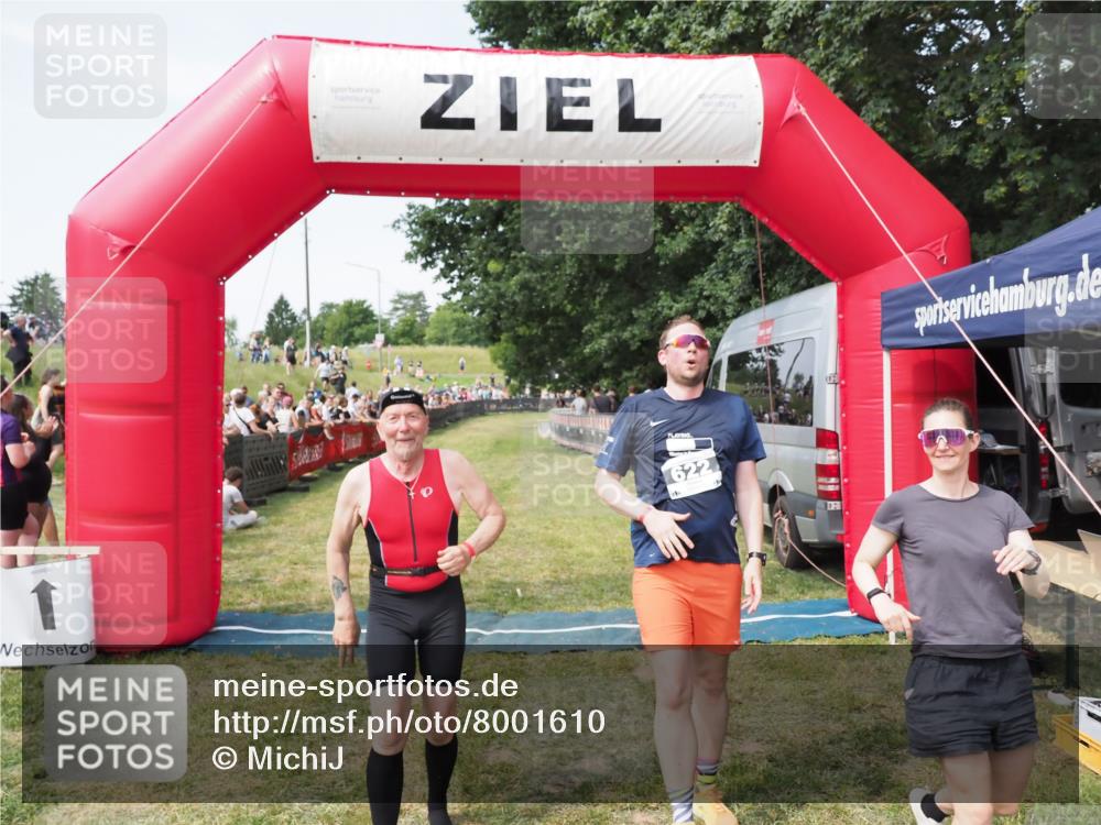 21.06.2025 - 27. Vierlanden-Triathlon MichiJ http://msf.ph/oto/8001610 15.06.2026 11:25:52 Ziel 622 meine-sportfotos.de