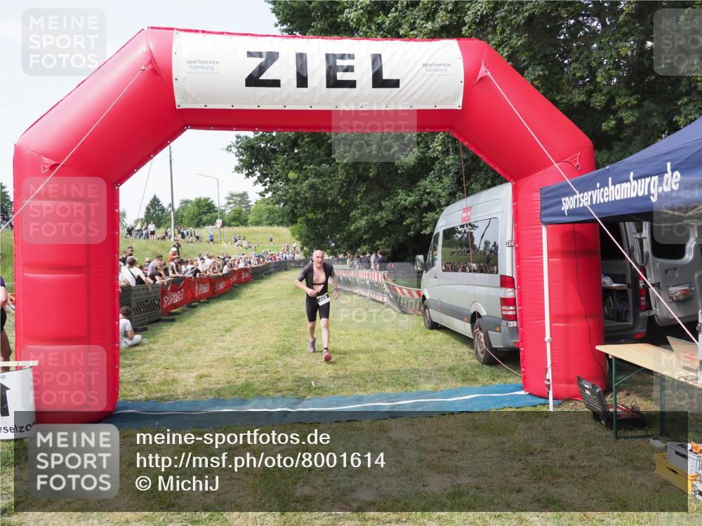21.06.2025 - 27. Vierlanden-Triathlon MichiJ http://msf.ph/oto/8001614 15.06.2026 11:26:04 Ziel 469 meine-sportfotos.de
