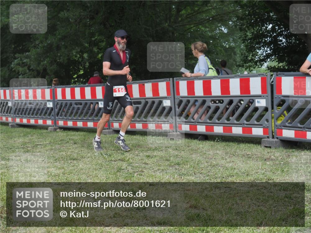 21.06.2025 - 27. Vierlanden-Triathlon KatJ http://msf.ph/oto/8001621 15.06.2025 12:55:14 Ziel 116 meine-sportfotos.de