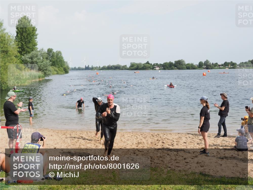21.06.2025 - 27. Vierlanden-Triathlon MichiJ http://msf.ph/oto/8001626 15.06.2026 10:04:40 Schwimmen 390, 404, 452 meine-sportfotos.de