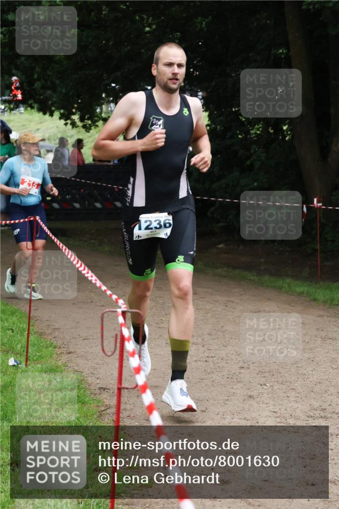 21.06.2025 - 27. Vierlanden-Triathlon Lena Gebhardt http://msf.ph/oto/8001630 15.06.2025 14:06:41 Laufen 1236 meine-sportfotos.de