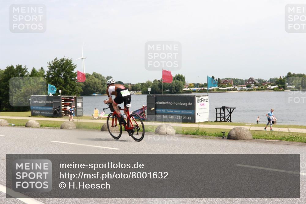 21.06.2025 - 27. Vierlanden-Triathlon H.Heesch http://msf.ph/oto/8001632 15.06.2025 11:45:48 Radfahren 708 meine-sportfotos.de