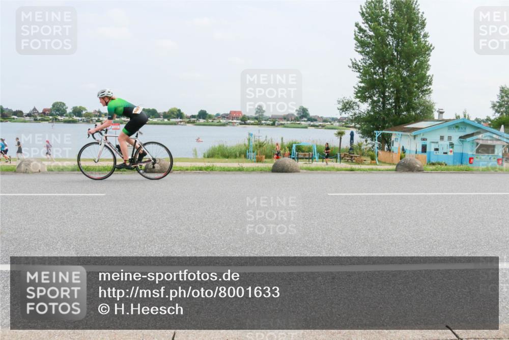21.06.2025 - 27. Vierlanden-Triathlon H.Heesch http://msf.ph/oto/8001633 15.06.2025 12:37:22 Radfahren 1078, 1079, 1080 meine-sportfotos.de