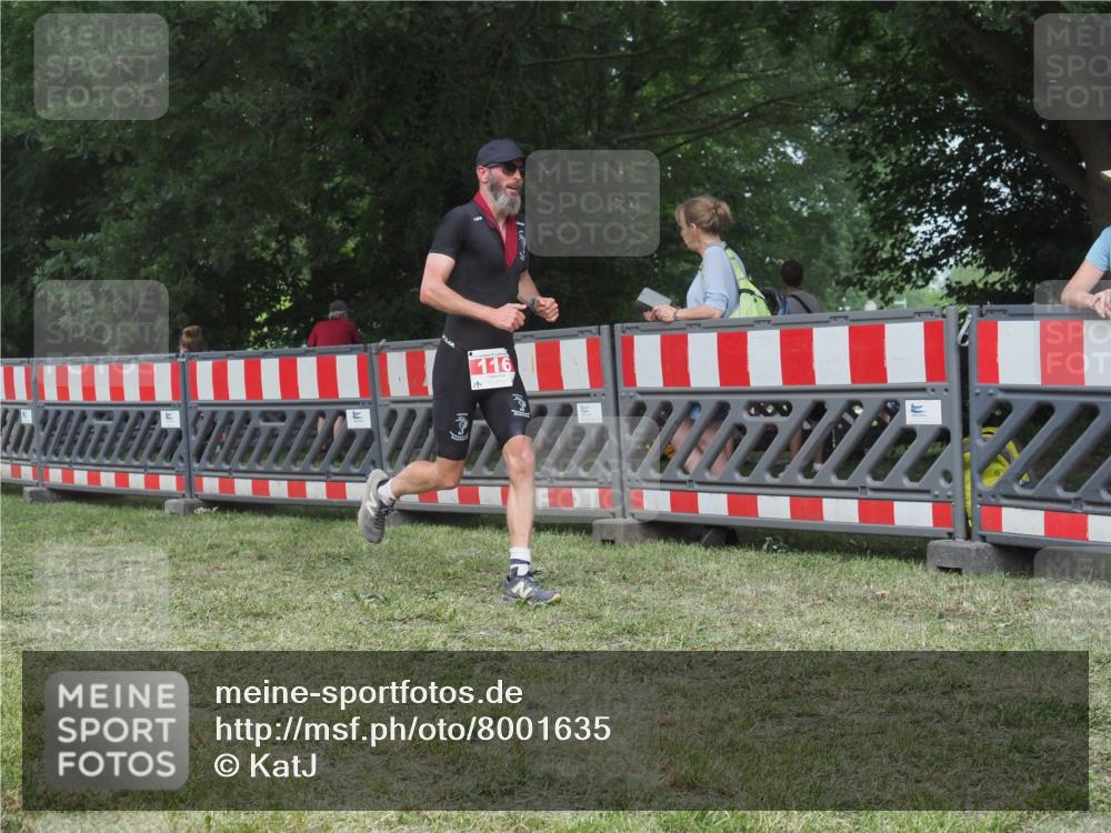 21.06.2025 - 27. Vierlanden-Triathlon KatJ http://msf.ph/oto/8001635 15.06.2025 12:55:14 Ziel 116 meine-sportfotos.de
