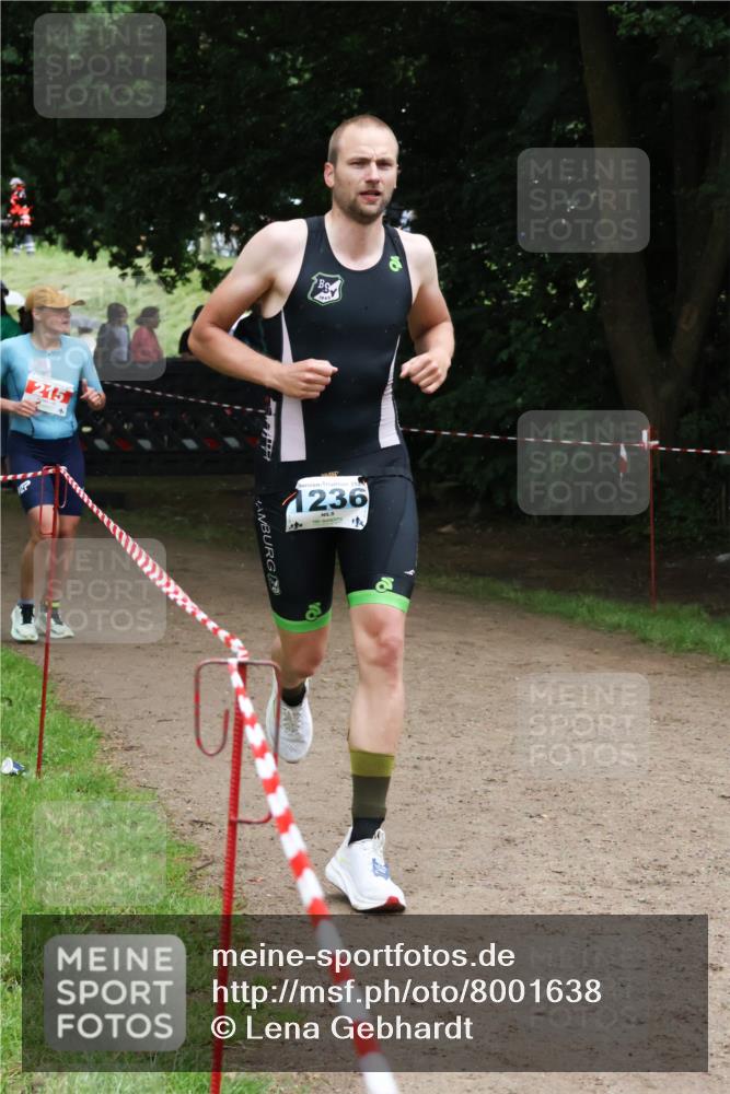 21.06.2025 - 27. Vierlanden-Triathlon Lena Gebhardt http://msf.ph/oto/8001638 15.06.2025 14:06:41 Laufen 215, 236 meine-sportfotos.de