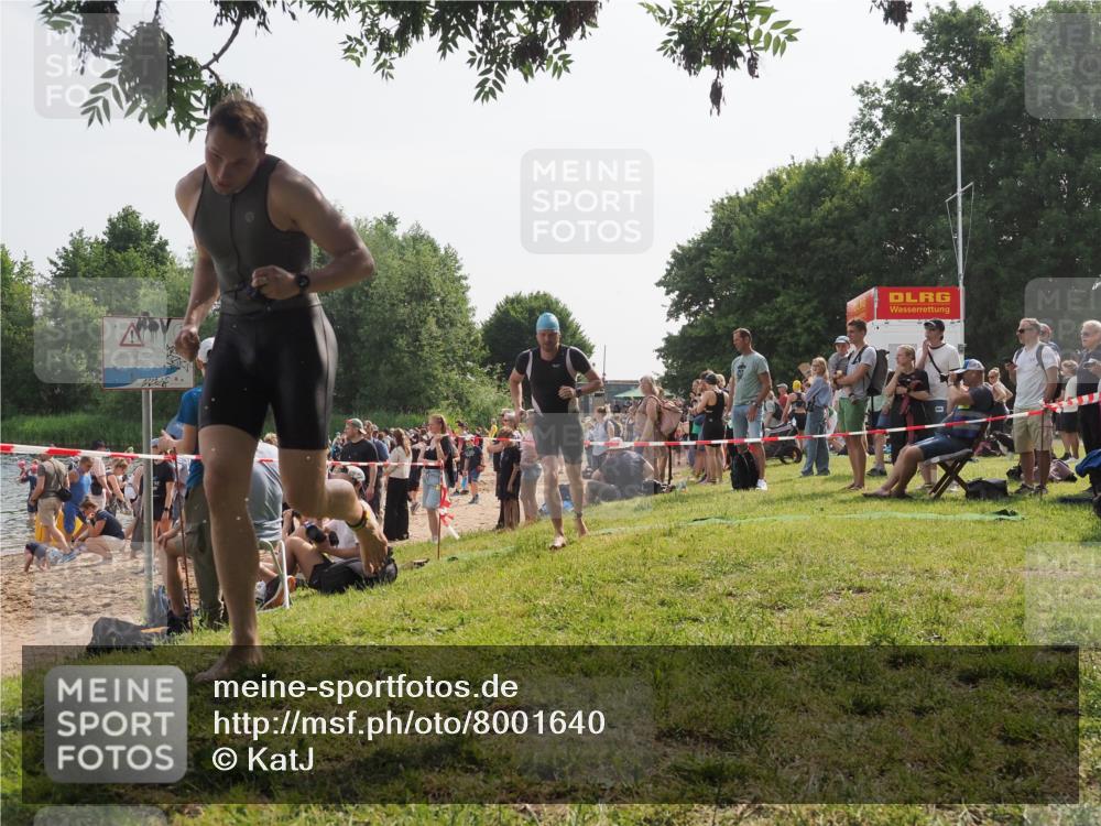 15.06.2025 - 27. Vierlanden-Triathlon KatJ http://msf.ph/oto/8001640 15.06.2025 09:57:44 Schwimmen 287, 298, 309, 340, 827 meine-sportfotos.de