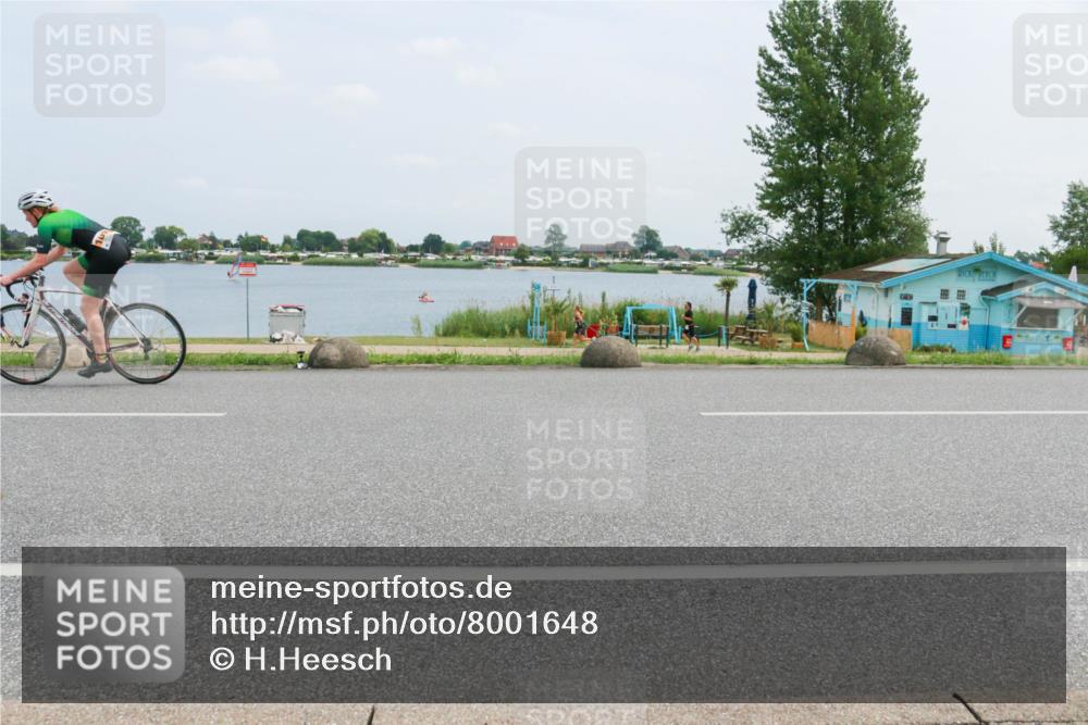 21.06.2025 - 27. Vierlanden-Triathlon H.Heesch http://msf.ph/oto/8001648 15.06.2025 12:37:22 Radfahren 1078, 1079, 1080 meine-sportfotos.de