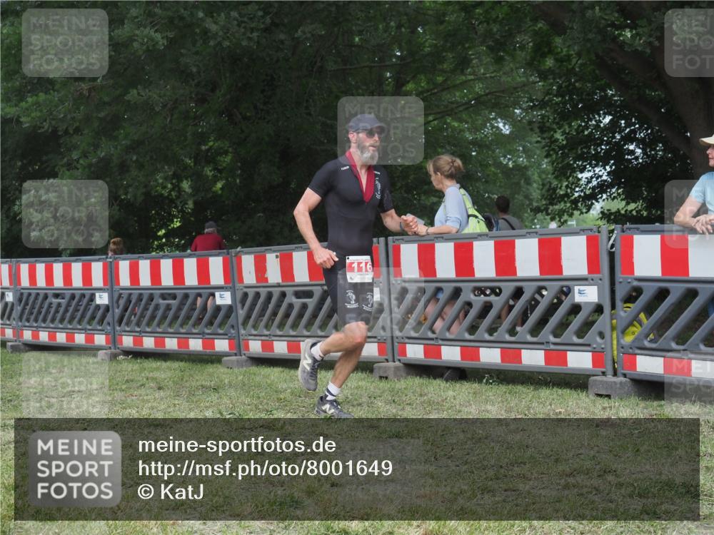 21.06.2025 - 27. Vierlanden-Triathlon KatJ http://msf.ph/oto/8001649 15.06.2025 12:55:15 Ziel 116 meine-sportfotos.de