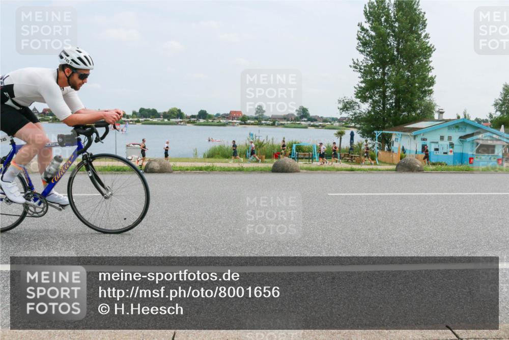 21.06.2025 - 27. Vierlanden-Triathlon H.Heesch http://msf.ph/oto/8001656 15.06.2025 12:37:40 Radfahren 745 meine-sportfotos.de