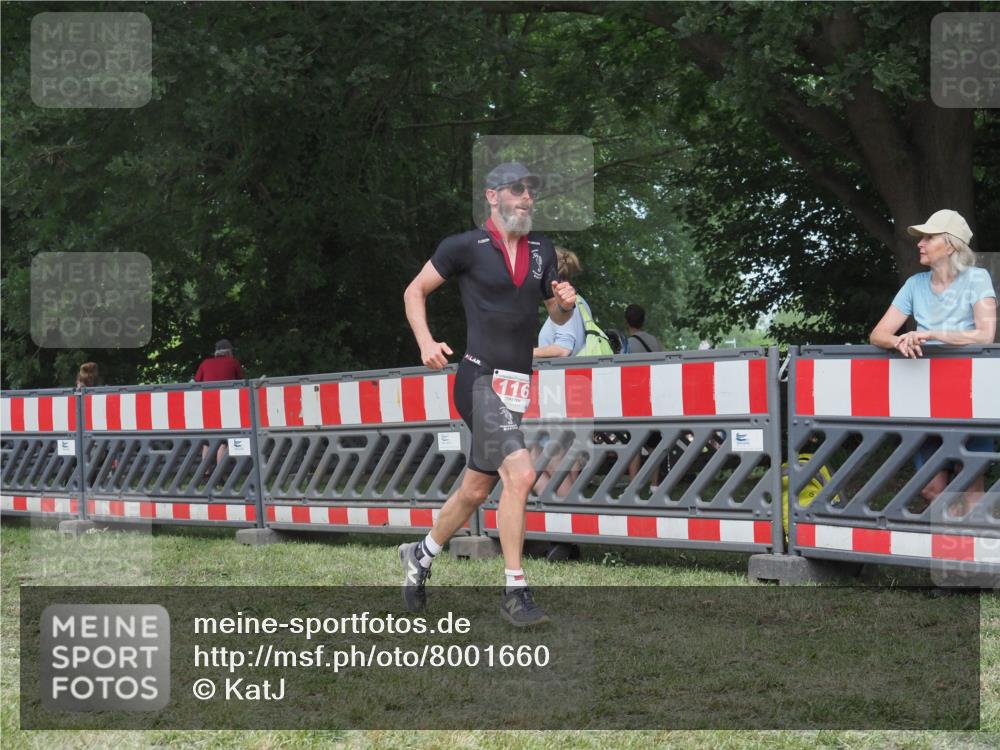 21.06.2025 - 27. Vierlanden-Triathlon KatJ http://msf.ph/oto/8001660 15.06.2025 12:55:15 Ziel 116 meine-sportfotos.de