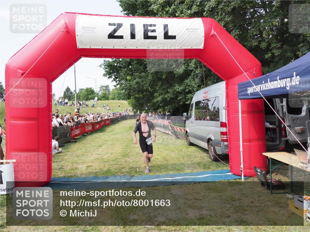 21.06.2025 - 27. Vierlanden-Triathlon MichiJ http://msf.ph/oto/8001663 15.06.2026 11:26:05 Ziel 469 meine-sportfotos.de