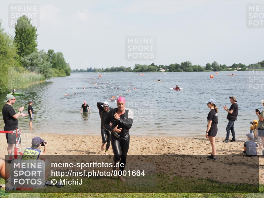 21.06.2025 - 27. Vierlanden-Triathlon MichiJ http://msf.ph/oto/8001664 15.06.2026 10:04:41 Schwimmen 390, 404, 452 meine-sportfotos.de