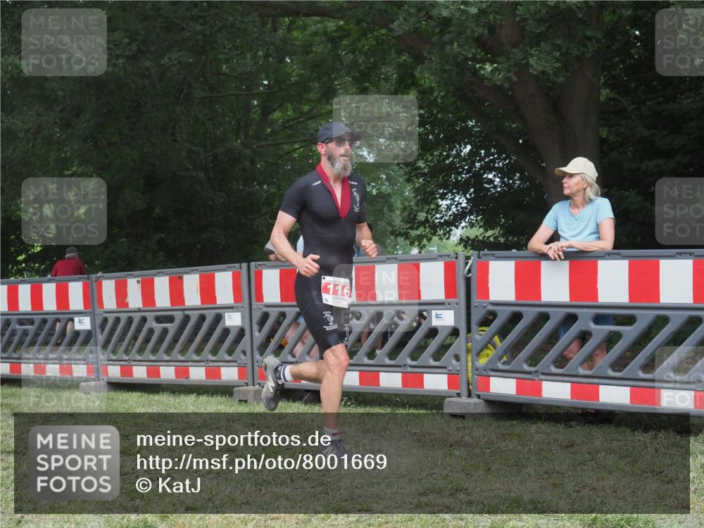21.06.2025 - 27. Vierlanden-Triathlon KatJ http://msf.ph/oto/8001669 15.06.2025 12:55:15 Ziel 116 meine-sportfotos.de
