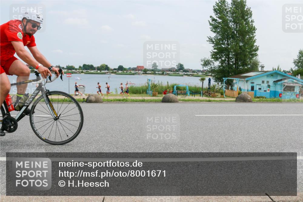 21.06.2025 - 27. Vierlanden-Triathlon H.Heesch http://msf.ph/oto/8001671 15.06.2025 12:37:58 Radfahren 858, 954 meine-sportfotos.de