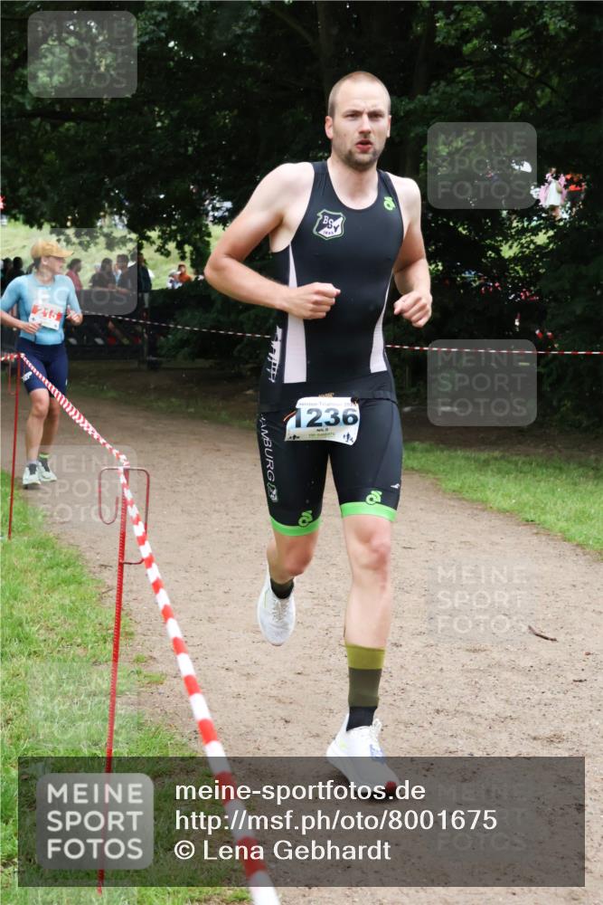 21.06.2025 - 27. Vierlanden-Triathlon Lena Gebhardt http://msf.ph/oto/8001675 15.06.2025 14:06:42 Laufen 1236 meine-sportfotos.de