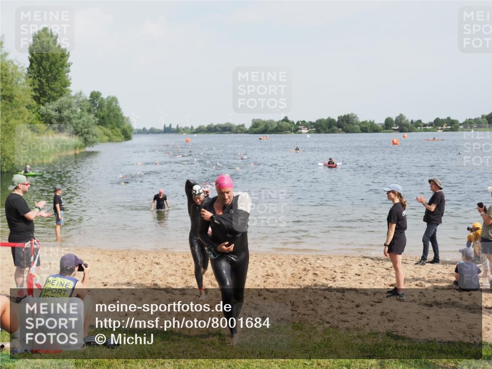21.06.2025 - 27. Vierlanden-Triathlon MichiJ http://msf.ph/oto/8001684 15.06.2026 10:04:41 Schwimmen 390, 404, 452 meine-sportfotos.de