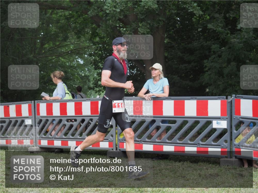 21.06.2025 - 27. Vierlanden-Triathlon KatJ http://msf.ph/oto/8001685 15.06.2025 12:55:15 Ziel 116 meine-sportfotos.de
