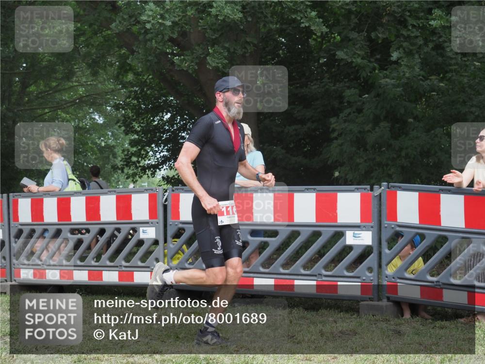 21.06.2025 - 27. Vierlanden-Triathlon KatJ http://msf.ph/oto/8001689 15.06.2025 12:55:15 Ziel 116 meine-sportfotos.de