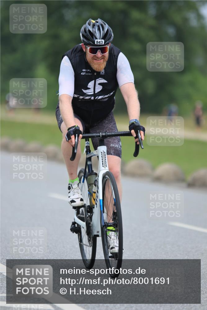 21.06.2025 - 27. Vierlanden-Triathlon H.Heesch http://msf.ph/oto/8001691 15.06.2025 12:39:08 Radfahren 843, 945 meine-sportfotos.de