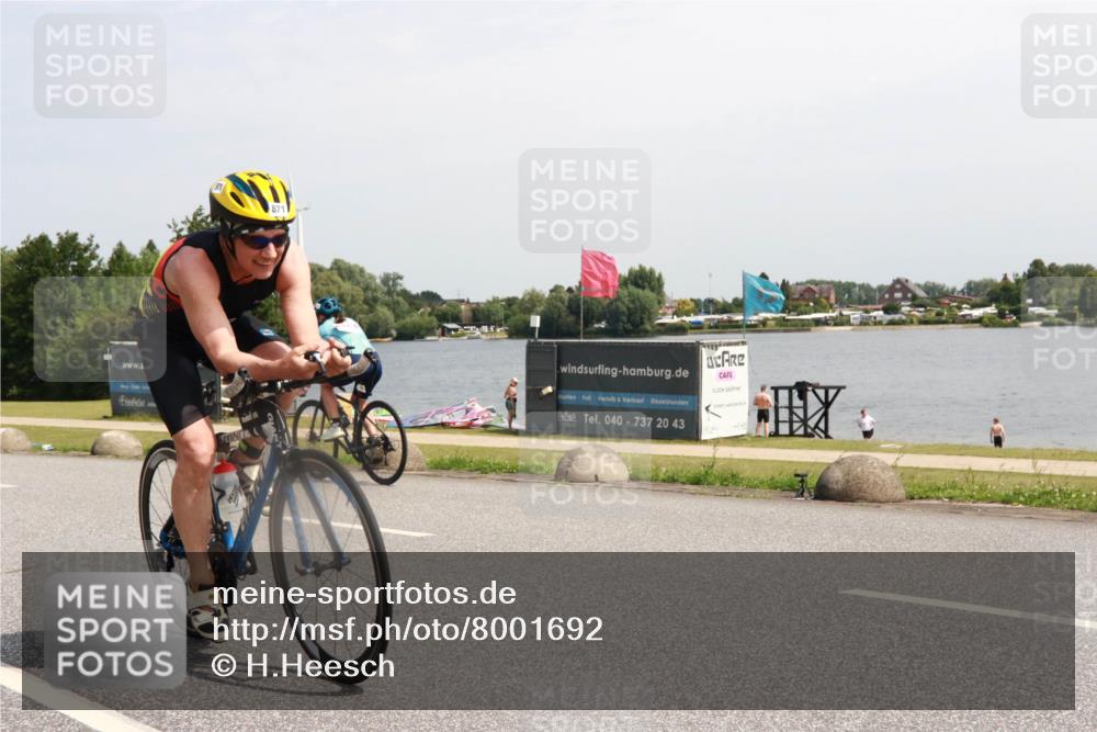 21.06.2025 - 27. Vierlanden-Triathlon H.Heesch http://msf.ph/oto/8001692 15.06.2025 11:46:11 Radfahren 32, 658, 803 meine-sportfotos.de