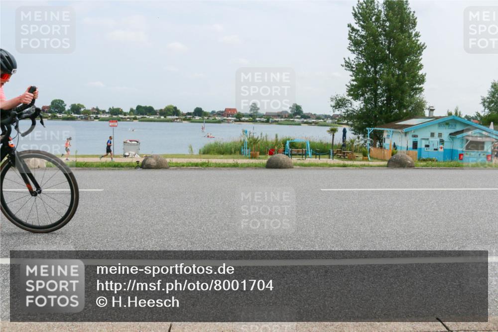 21.06.2025 - 27. Vierlanden-Triathlon H.Heesch http://msf.ph/oto/8001704 15.06.2025 12:38:03 Radfahren 858, 879, 1021 meine-sportfotos.de
