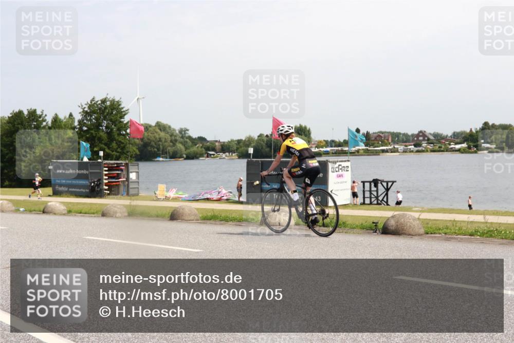 21.06.2025 - 27. Vierlanden-Triathlon H.Heesch http://msf.ph/oto/8001705 15.06.2025 11:46:12 Radfahren 215, 803 meine-sportfotos.de