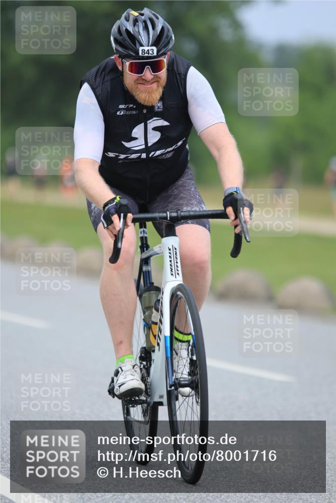21.06.2025 - 27. Vierlanden-Triathlon H.Heesch http://msf.ph/oto/8001716 15.06.2025 12:39:08 Radfahren 843, 945 meine-sportfotos.de