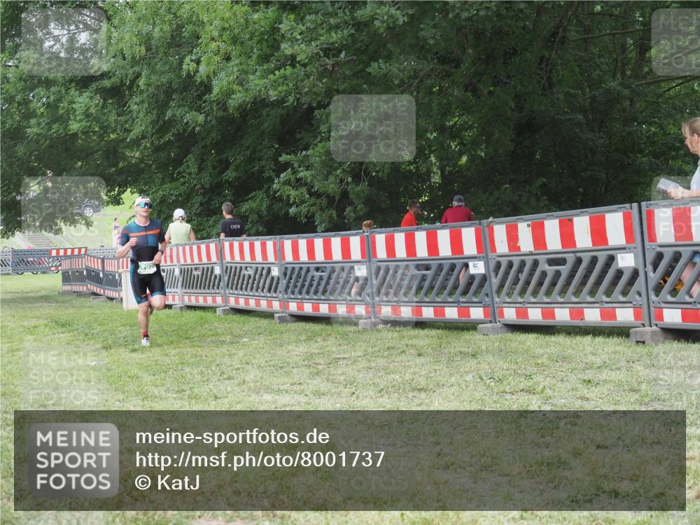 21.06.2025 - 27. Vierlanden-Triathlon KatJ http://msf.ph/oto/8001737 15.06.2025 12:55:50 Ziel 707, 875 meine-sportfotos.de