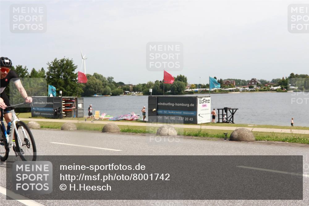 21.06.2025 - 27. Vierlanden-Triathlon H.Heesch http://msf.ph/oto/8001742 15.06.2025 11:46:16 Radfahren 215, 663, 743, 803, 886 meine-sportfotos.de