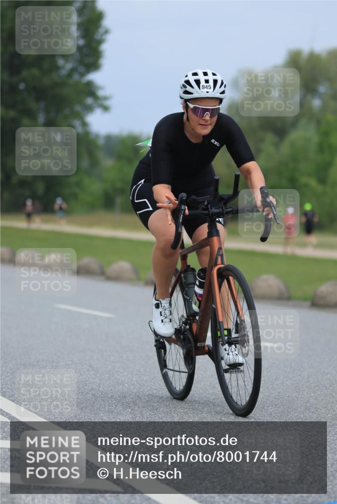 21.06.2025 - 27. Vierlanden-Triathlon H.Heesch http://msf.ph/oto/8001744 15.06.2025 12:39:16 Radfahren 945 meine-sportfotos.de