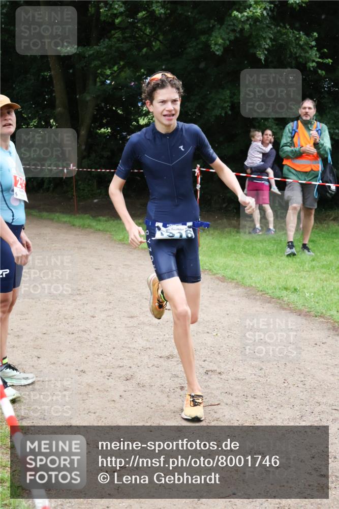 21.06.2025 - 27. Vierlanden-Triathlon Lena Gebhardt http://msf.ph/oto/8001746 15.06.2025 14:06:48 Laufen  meine-sportfotos.de