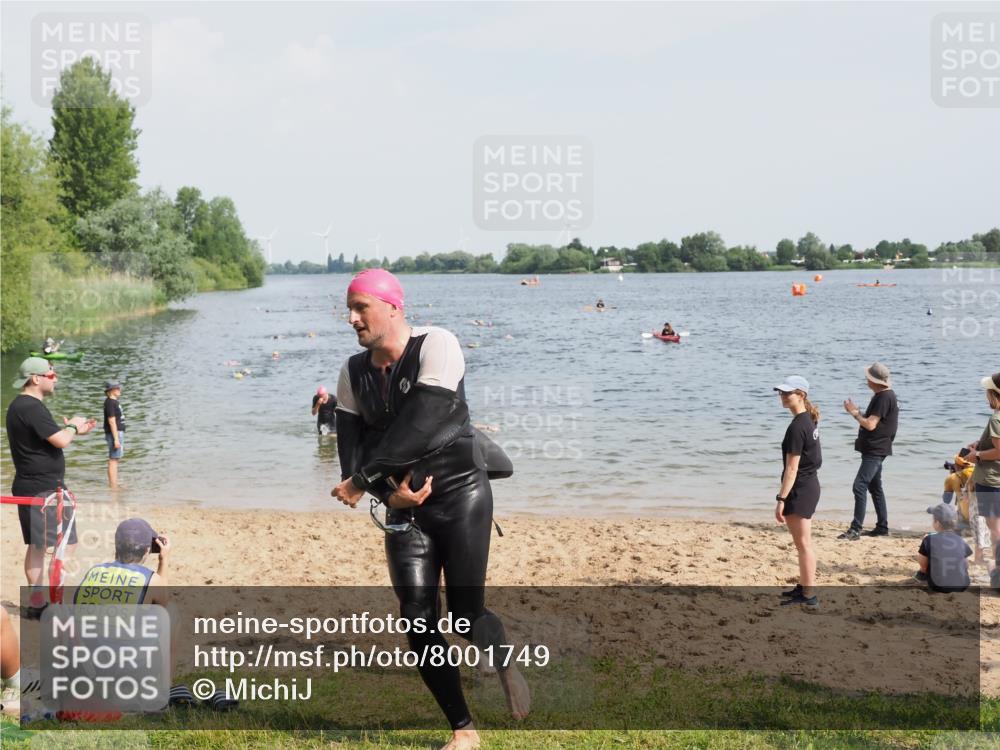 21.06.2025 - 27. Vierlanden-Triathlon MichiJ http://msf.ph/oto/8001749 15.06.2026 10:04:42 Schwimmen 390, 404, 452 meine-sportfotos.de