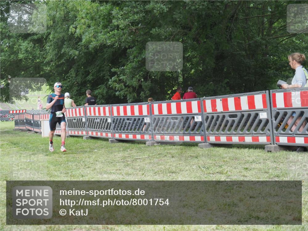 21.06.2025 - 27. Vierlanden-Triathlon KatJ http://msf.ph/oto/8001754 15.06.2025 12:55:50 Ziel 707, 875 meine-sportfotos.de
