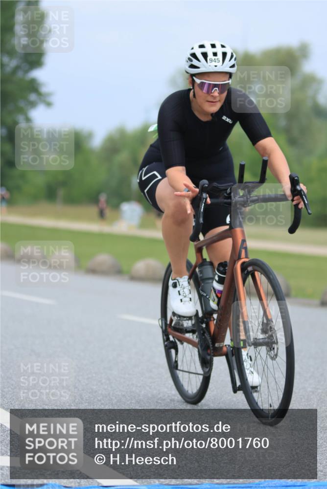 21.06.2025 - 27. Vierlanden-Triathlon H.Heesch http://msf.ph/oto/8001760 15.06.2025 12:39:16 Radfahren 945 meine-sportfotos.de