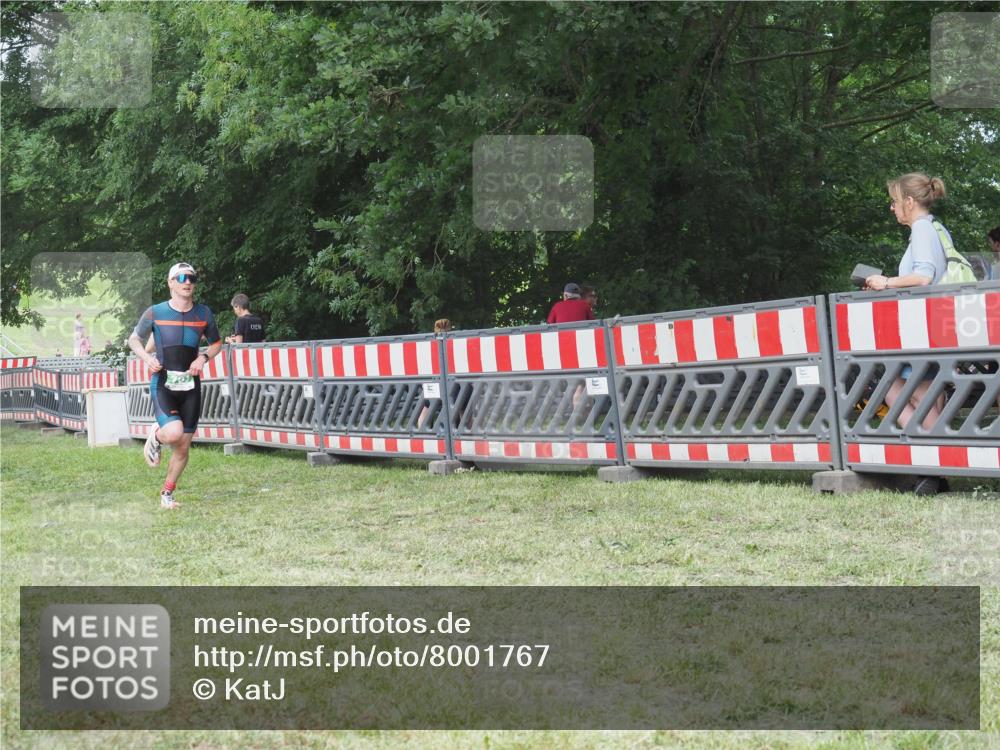 21.06.2025 - 27. Vierlanden-Triathlon KatJ http://msf.ph/oto/8001767 15.06.2025 12:55:51 Ziel 707, 730, 875 meine-sportfotos.de