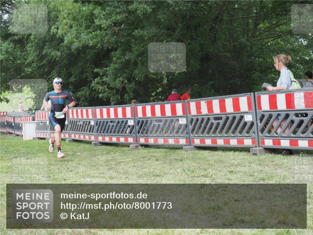 21.06.2025 - 27. Vierlanden-Triathlon KatJ http://msf.ph/oto/8001773 15.06.2025 12:55:51 Ziel 707, 730, 875 meine-sportfotos.de