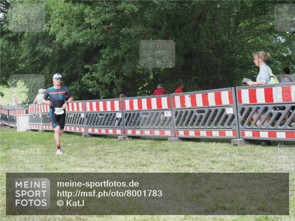 21.06.2025 - 27. Vierlanden-Triathlon KatJ http://msf.ph/oto/8001783 15.06.2025 12:55:51 Ziel 707, 730, 875 meine-sportfotos.de