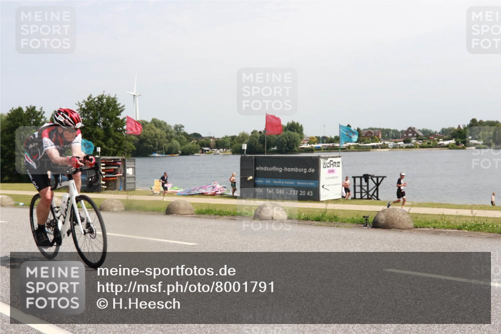 21.06.2025 - 27. Vierlanden-Triathlon H.Heesch http://msf.ph/oto/8001791 15.06.2025 11:46:22 Radfahren 231, 663, 743, 886 meine-sportfotos.de