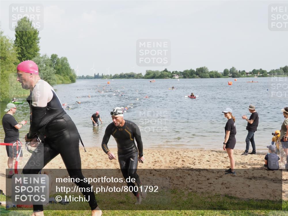 21.06.2025 - 27. Vierlanden-Triathlon MichiJ http://msf.ph/oto/8001792 15.06.2026 10:04:43 Schwimmen 390, 452 meine-sportfotos.de